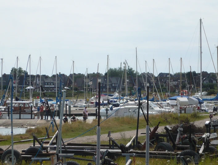 Segelschiffe im Munkmarscher Hafen
