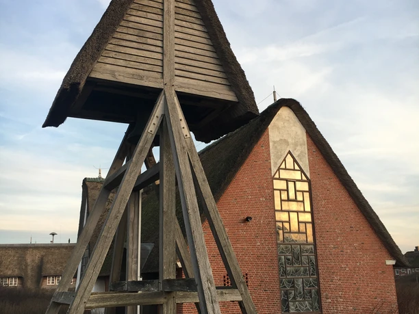 reetgedeckte Kirche St. Peter in Rantum