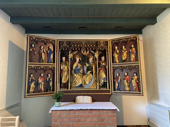 Altar in der Kirche St. Niels