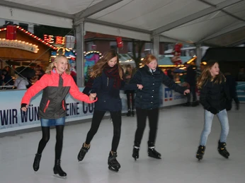 eislaufen-weihnachtsmarkt-bad-zwischenahn