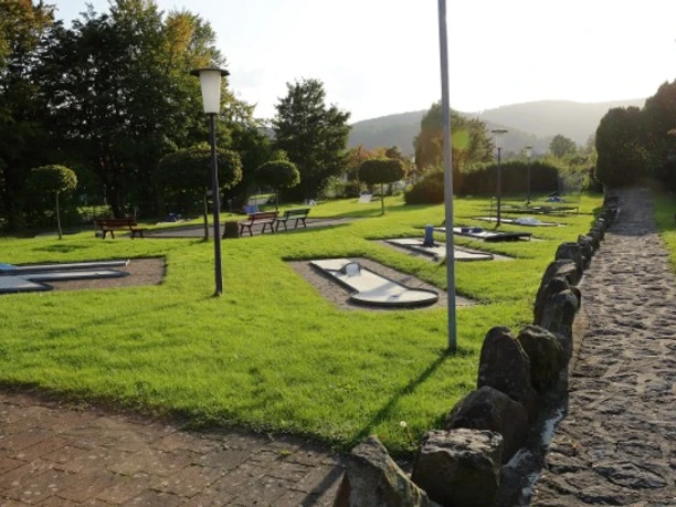 Naturerlebnisbad Lauenstein Minigolf.JPG