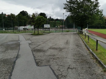 Parkplatz Sportzentrum 2.jpg