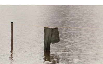 Kunstwegenobjekt_'"Die_Hose_des_Einbeinigen_trocknen" Kunstwegenobjekt "Die Hose des Einbeinigen trocknen"