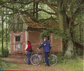 Kunstwegen-Objekt_"The_Hunter's_Cabin..." Kunstwegen-Objekt "The Hunter's Cabin..."