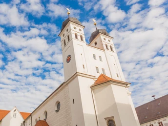 Hofkirche Günzburg Hofkirche Günzburg Residenzschloss Habsburg Sehenswürdigkeit Ausflugsziel historische Altstadt