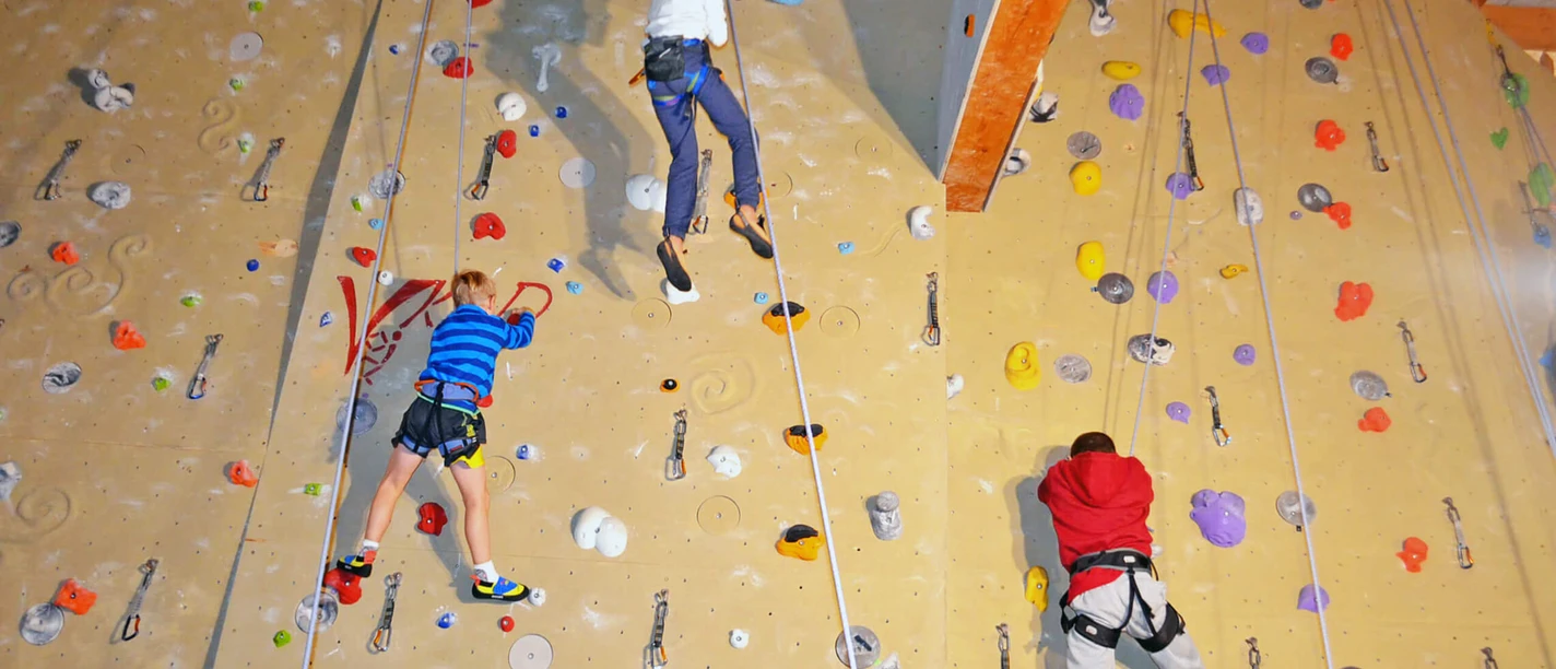 diemtigtal-wiriehorn-kletterhalle-kinder-klettern