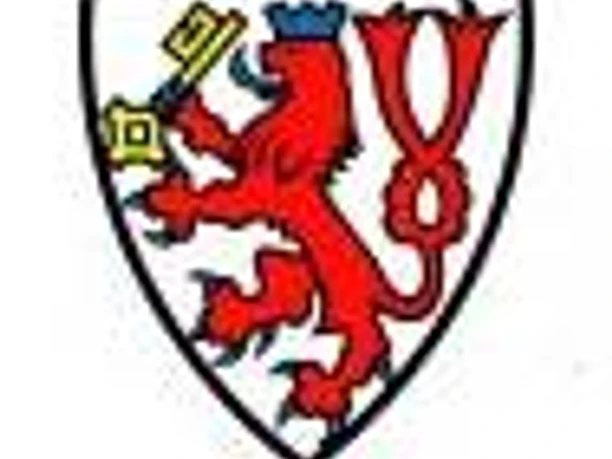 Stadt Radevormwald Das Wappen zeigt einen roten Löwen mit Krone, goldenem Schlüssel und Hufeisen auf weißem Schild.