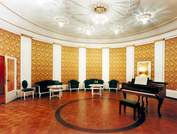Musiksaal im Sanatorium