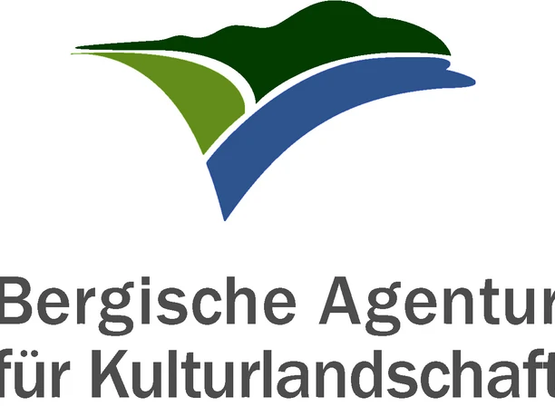 Logo BAK gGmbH Logo der Bergischen Agentur für Kulturlandschaft mit stilisierten Hügeln und Schriftzug.