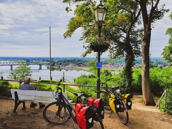 Askanierblick mit Rad©Dorothée Meyer.jpg