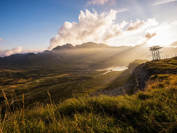 Blick vom Bonistock auf Melchsee-Frutt mit Bonistock-Bahn