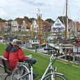 Hafen Greetsiel Radfahrer