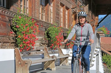e-bike-diemtigtal-haeuserweg-herbst