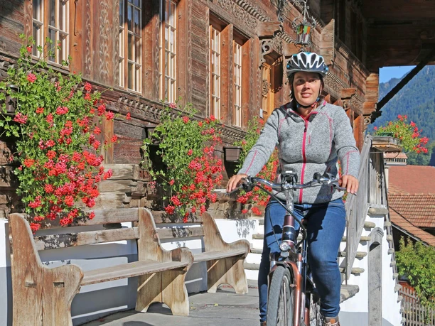 e-bike-diemtigtal-haeuserweg-herbst