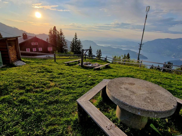 feuerstelle-seeblick-klewenalp-aussicht-sonnenuntergang.jpg