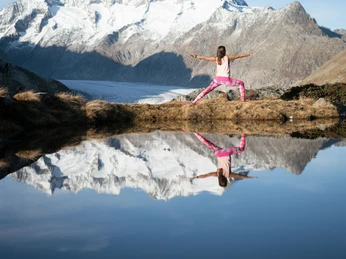 Yoga am Grossen Aletschgletscher Yoga am Grossen Aletschgletscher