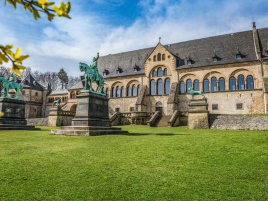 Die Kaiserpfalz im Frühling