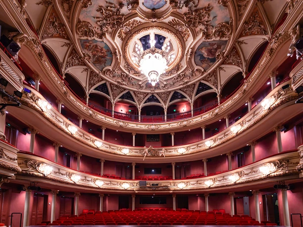 Binnenaanzicht van de grote zaal van het Oldenburgse Staatstheater