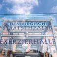 Blick auf die Exerzierhalle in Oldenburg, die Spielstätte des Oldenburgischen Staatstheaters ist.View of the Exerzierhalle in Oldenburg, the venue of the Oldenburg State Theater.Udsigt over Exerzierhalle i Oldenburg, hvor Oldenburgs statsteater holder til.Uitzicht op de Exerzierhalle in Oldenburg, de locatie van het Oldenburger Staatstheater.