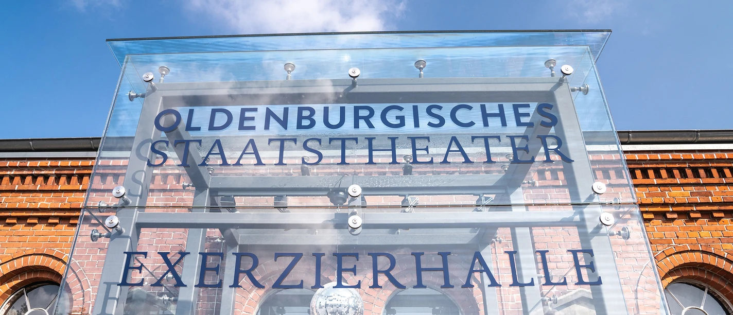 Exerzierhalle Oldenburgisches Staatstheater Uitzicht op de Exerzierhalle in Oldenburg, de locatie van het Oldenburger Staatstheater.