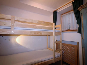 Stockbett im kleinen Schlafzimmer