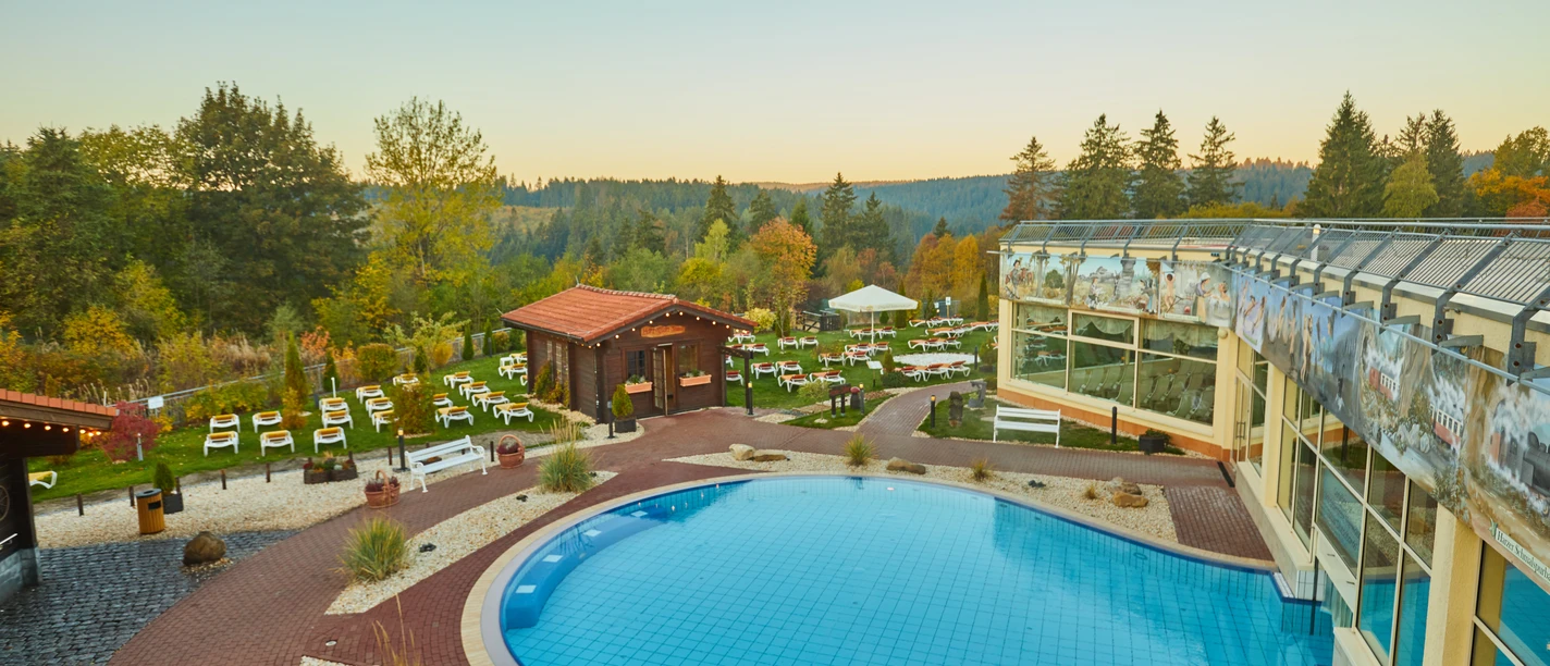 Das Außenbecken der Kristalltherme in Altenau