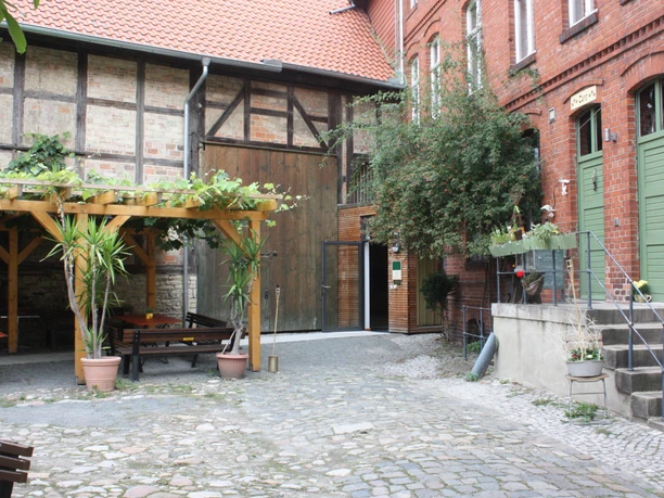 Eingang zum Schraube-Museum. Wohnkultur um 1900 in der Voigtei 48 in Halberstadt.