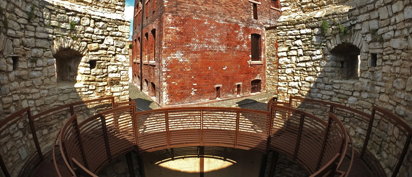 Große Schale Kriminalpanoptikum Aschersleben.