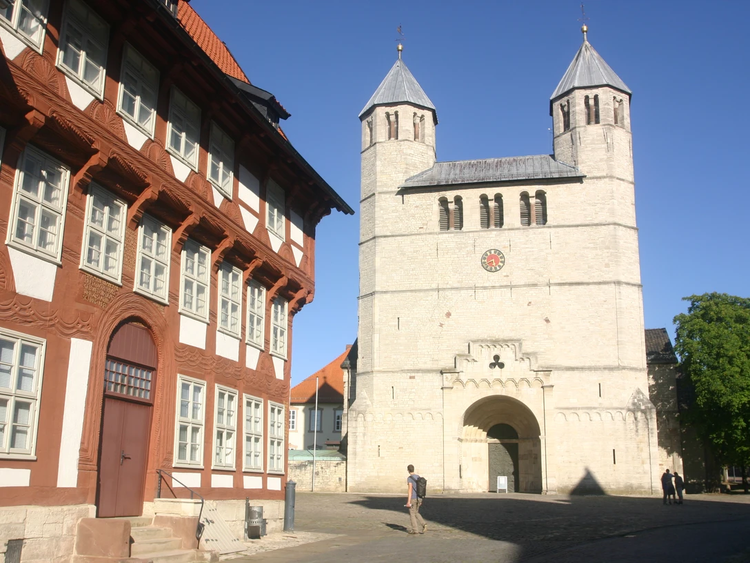 Außenansicht der Stiftskirche