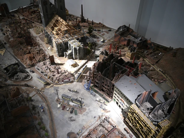 Detail des Großmodells von der Zerstörung Halberstadts am 8. April 1945, erbaut von Dieter Janietz