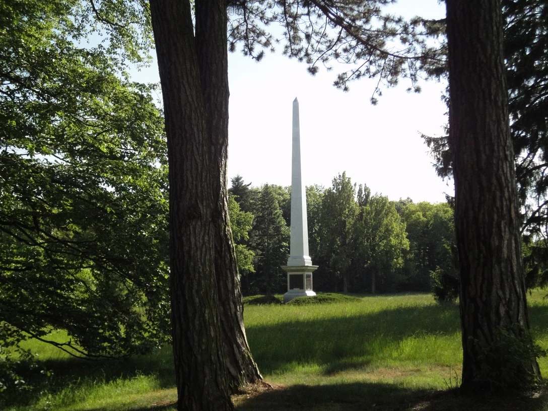 Obelisk im Landschaftspark Degenershausen