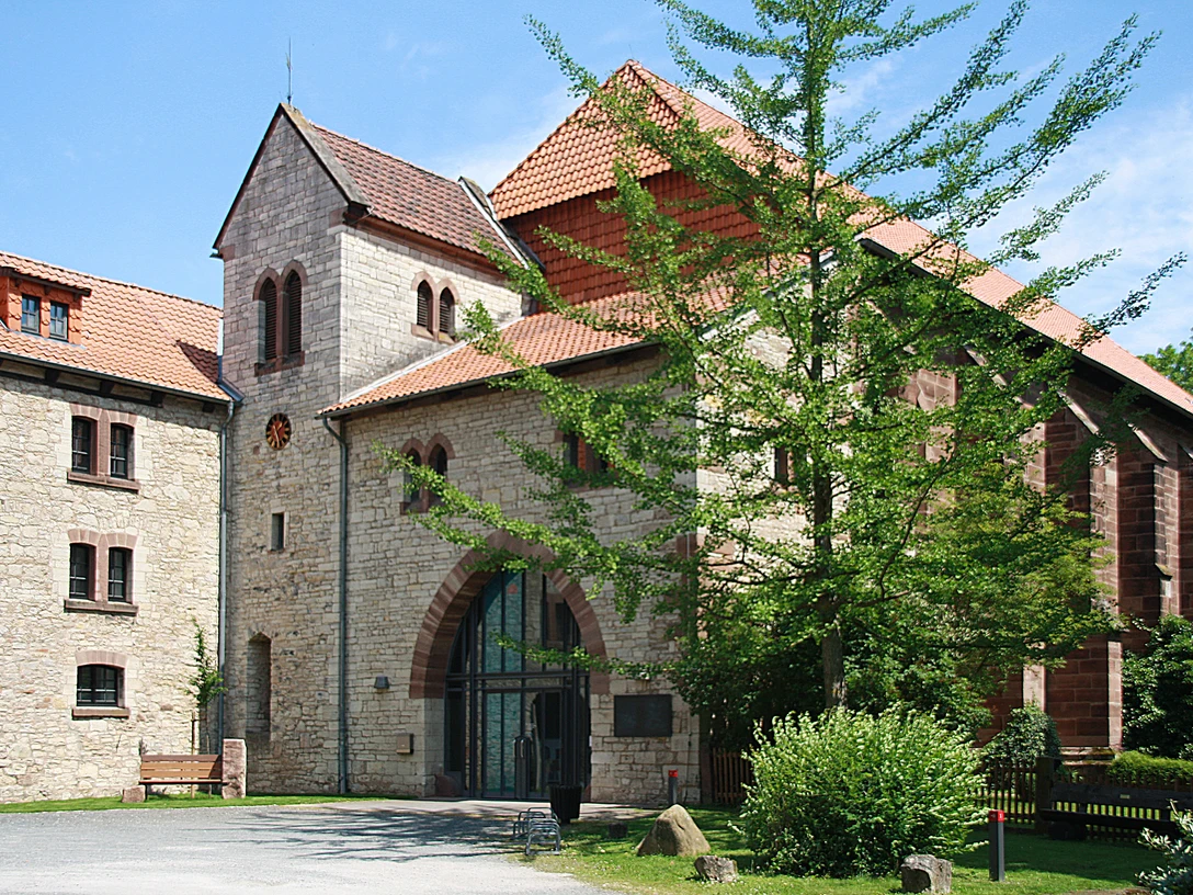 Außenansicht des Kloster Brunshausen