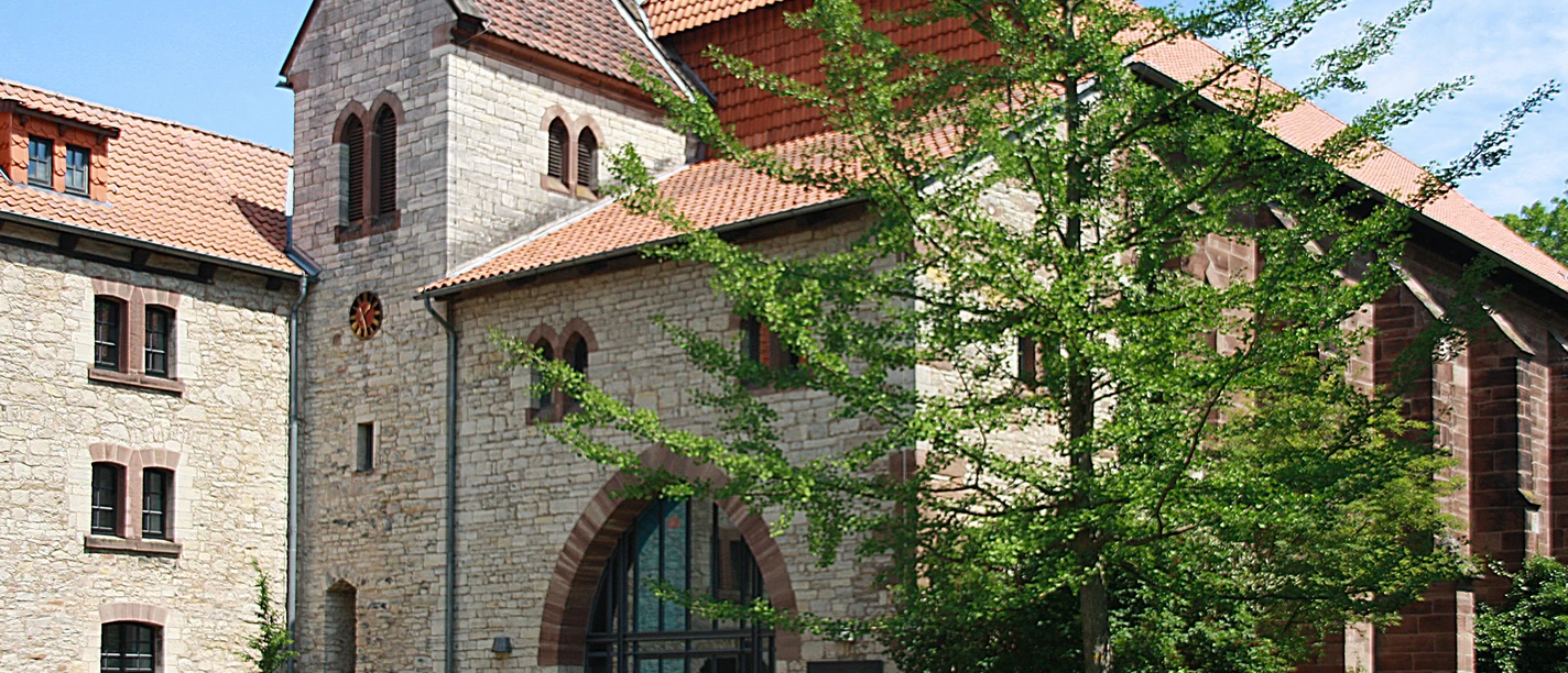 Außenansicht des Kloster Brunshausen