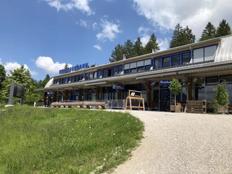 Kreuzeckbahn mit Cafe Kandahar