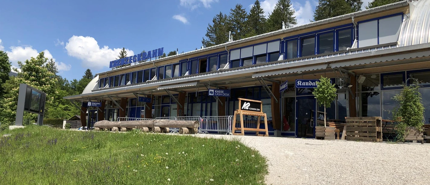 Kreuzeckbahn mit Cafe Kandahar