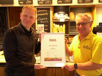 Bäcker Braun - Urkundenübergabe