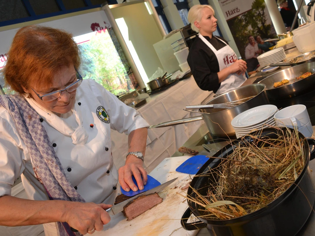 Café Schnibbe - Elke Schnibbe in Aktion