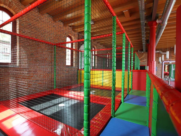 HaWoGe Spiele Magazin Trampolinbereich