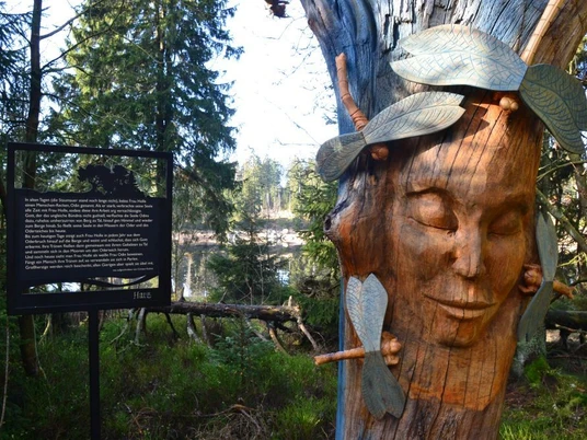 Harzer-Hexen-Stieg-Erlebnisinsel-Oderteich-Frau-Holle