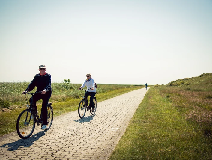 fahrradfahrer-sommer-juist Fahrradverleih Schwips Juist