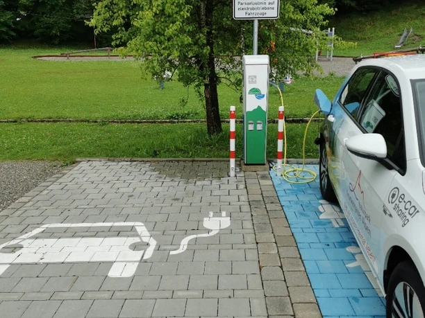 Parkplatz am Panoramaweg 3.png