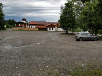 Parkplatz Tratweg 1.png