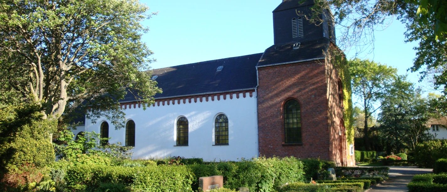 Der Friedhof an der Kirche St. Niels in Westerland
