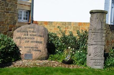 Gedenkstein und Stele "Greifenhagener Land"