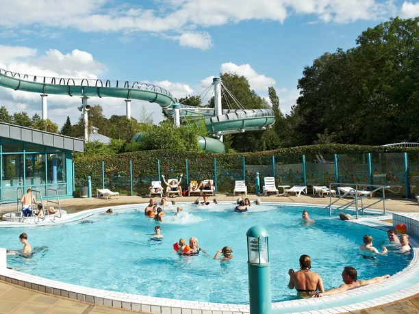 Riesenrutsche und Außenbecken des Ronolulus Riesenrutsche und Außenbecken des Ronolulus