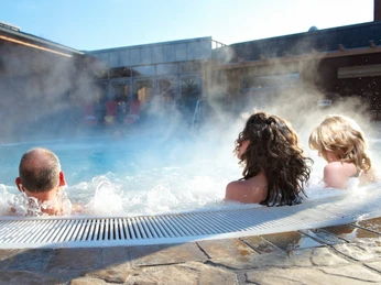 34 Grad warmes Solebecken im Ronolulu Spa 34 Grad warmes Solebecken im Ronolulu Spa34 degree warm saltwater pool in the Ronolulu Spa34 grader varmt saltvandsbassin i Ronolulu Spa34 graden pekelbad in de Ronolulu Spa