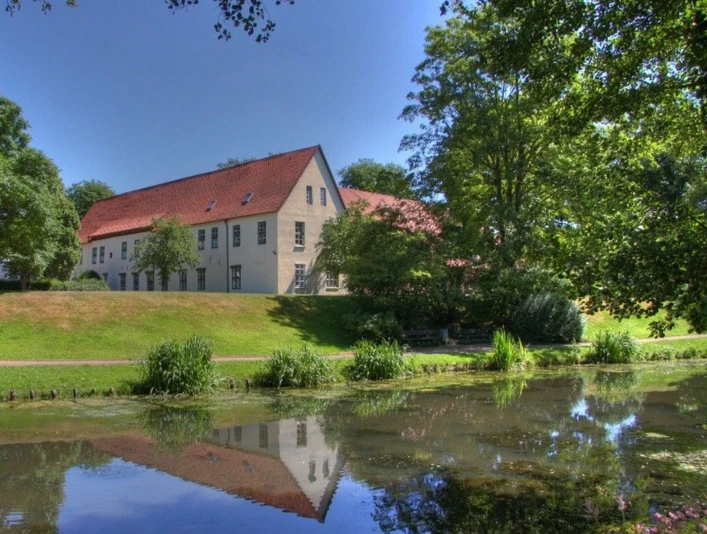 Bachmann-Museum in der Canzley des Bremervörder Schlosses Bachmann-Museum in der Canzley des Bremervörder SchlossesBachmann Museum in the Canzley of Bremervörde CastleBachmann-museet i slottet i BremervördeBachmann Museum in het kasteel van Bremervörde