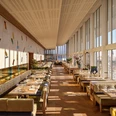 Flemings Hotels Occhio d'Oro - Interior Restaurant interior with windows overlooking Frankfurt