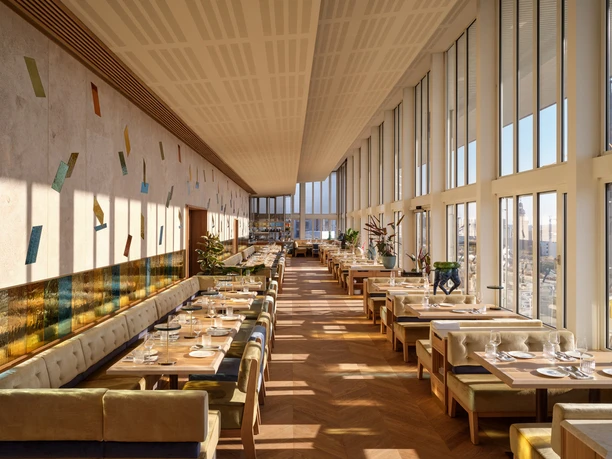 Flemings Hotels Occhio d'Oro - Interior Restaurant interior with windows overlooking Frankfurt
