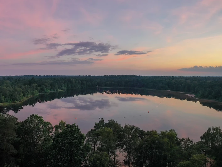 Der Große Bullensee aus der Vogelperspektive Der Große Bullensee aus der VogelperspektiveA bird's eye view of the large Bullensee lakeEt fugleperspektiv af den store Bullensee-søHet grote Bullenmeer in vogelperspectief